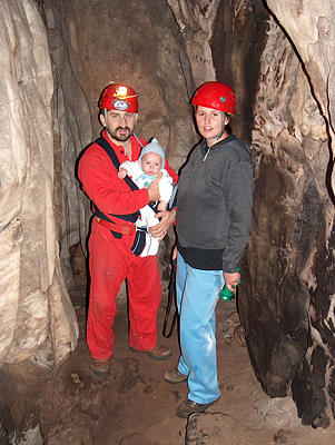 PEN Houwhoek Cave entrance chamber[SMoser]
